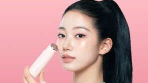 톰, 뷰티 디바이스 ‘투앤티업’ 모델로 카즈하 선정