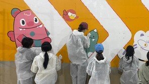 시민 725명이 그린 ‘160m 벽화’ 공개