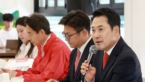 국힘 후보들은 ‘장동혁 지우기’… 張은 “선대위 곧 구성” 마이웨이