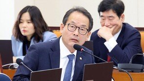 與 이번엔 ‘성비위’… 금품 비리 의혹 이어 공천 과정 잇단 잡음