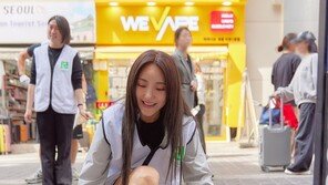  [포토]유니클로 ‘명동 플로깅 행사’에 참여한 가수 바다, 쓰레기 줍기로 힐링 선사