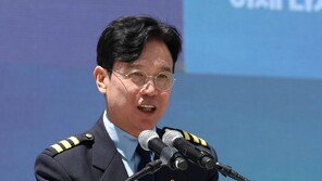 ‘기관사 유니폼’ 다시 입은 고용장관…“노동의 눈 안 변해”