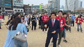 김문수, 부산서 청년들과 투표 독려…“민주주의 위해 참여 절실”
