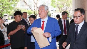 ‘尹접견’ 전광훈, 보석 후 매주 집회…“계엄은 대통령 권한”