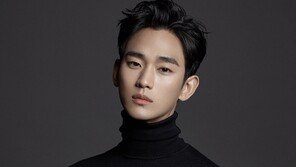 배우 김수현, 성수동서 수척해진 근황 포착
