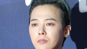 지드래곤, 인종차별 문구 의상 논란에…소속사 “진심 사과”