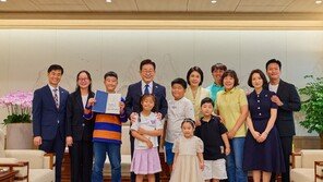 李대통령, 靑에서 어린이날 행사 개최…200명 초청해 녹지원에서 놀이 시간
