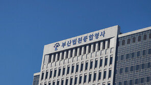 술 취해 웃통 벗고 행패…출동 경찰도 폭행한 50대