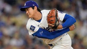 타자 주춤하자 투수로 훨훨…평균자책점 0.60 오타니, 빅리그 데뷔 첫 ‘이달의 투수’ 선정
