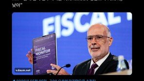李대통령 “시도 때도 없이 긴축 노래, 이상한 분들”