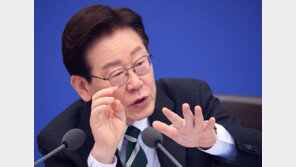 李 “부동산 불패? 이제 그런 신화 없다…정상화는 피할수 없는 흐름”