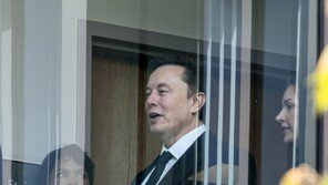 앰버 허드와 유령저택 위스키 파티 뒤…머스크와 오픈AI 결별 순간