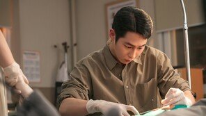 ‘닥터 섬보이’ 이재욱, 섬마을 공중보건의사로 변신…첫 환자부터 당황