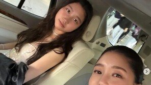 최태원 동거인 김희영, 딸 사진 공개…“하이힐보다 크록스가 편한 15세”