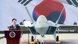 국산 전투기 KF-21, 마지막 관문 뚫었다… ‘전투용 적합 판정’ 획득
