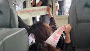 美 대사관 진입 시도한 대진연 회원 8명 경찰 연행