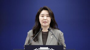 靑 “개헌안 투표 불성립 유감…국힘 표결 참여해야”