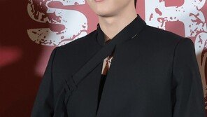 3개 국어·공연 경력 우대했는데 무급?…우즈 측 “살피지 못했다”