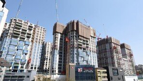 인천 신축 아파트 공사장서 비계 무너져…작업자 4명 부상
