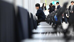“나만 붙어서 미안해”…‘취업 생존’해도 우울한 Z세대들