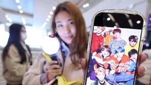 BTS 굿즈 입힌 선불카드 인기 폭발…발급량 2배 이상 급증