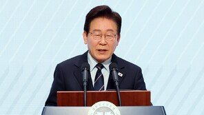 李대통령 “원시적 약탈적 금융이 서민 목줄 죄…해결방안 찾겠다”