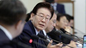 李 “원시적 약탈금융, 서민 목줄 죄어…해결 방안 찾겠다”