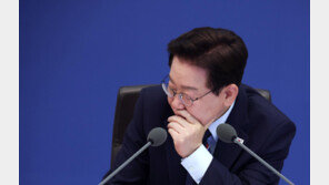 李, 수색 총력 지시했는데…국무회의 도중 주왕산 초등생 사망 비보