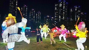 “얼쑤!” 진주 유등 댄서와 춤을