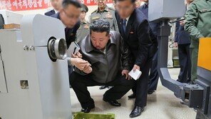 김정은, 총·포탄 군수공장 방문…“생산 효율성 높여야”