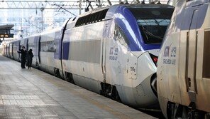 “젊은 사람이 서서 가면 안돼?”…KTX 특실 차지한 입석 승객
