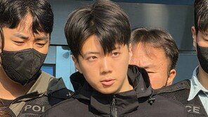 고개 빳빳이 카메라 응시…‘여고생 살해’ 23세 장윤기 구속송치