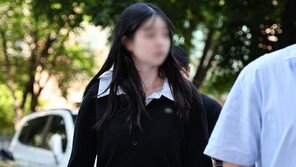 ‘모텔 출산 신생아 사망’ 20대 친모 영장심사 출석…‘묵묵부답’