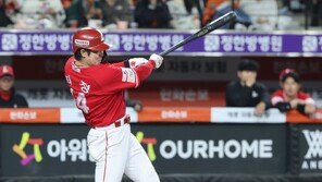 SSG 최정, 시즌 11호 스리런포…홈런 선두 김도영과 1개 차