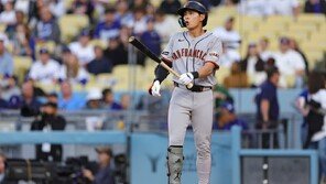 이정후, MLB 데뷔 첫 인사이드 더 파크 홈런…김혜성 안타 생산 재개