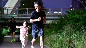 퇴근 빨라진 아빠들…맞벌이 가사·돌봄 격차 77분 줄었다