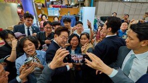 고비마다 대통령들은 ‘시장’에 간다…지켜보는 野는 ‘불편’