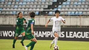 북한 여자축구 ‘내고향’ 팀 인천공항 입국…방한 일정 돌입