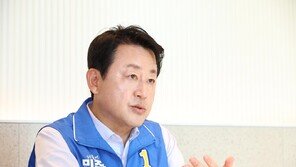 김용남·조국, 같은날 선거사무소 개소식… 범여권 대리전 양상
