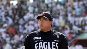 류현진 ‘한미 통산 200승’ 저지한 KT… 이정훈 끝내기로 한화 8-7로 꺾고 단독 1위