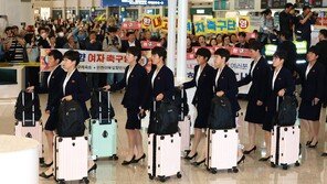 北 女축구단 35명 방한… 환영인사에도 묵묵부답