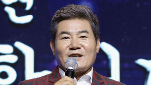 “4주 넘게 가래” 가수 진성, 성대에 물혹…수술 필요