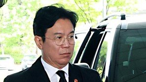 李 “공공복리 위해 기본권 제한 가능” 긴급조정권 발동 내비쳐