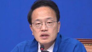 민주 ‘오뚝유세단’ 출정식 “마음 놓을 곳 없어…더 뛰어야”