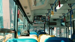 “버스가 급출발해서 쏟았네”…커피 엎고 그냥 내린 ‘부부 진상 승객’