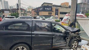 2차례 접촉사고 내고 전봇대로 돌진…60대 운전자 사망