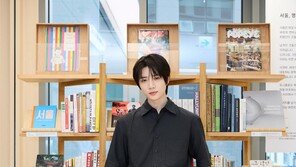 [포토] ‘유니클로 명동점’ 사전 오픈 행사 방문한 투모로우바이투게더 범규
