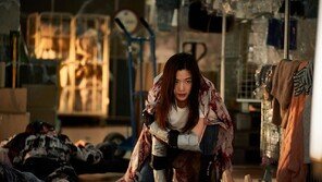 전지현 좀비물 ‘군체’ 예매 25만명↑…개봉일 1위 예약