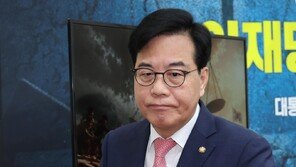 송언석 “국힘에 실망했어도…연기 맵다고 불속 뛰어들 순 없지 않나”