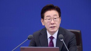 李, 스벅 겨냥 “국가폭력 미화, 모든 수단 동원해 응징해야”